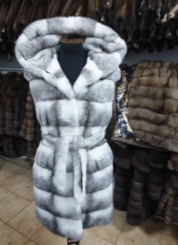 Mink vests (brown, black, sapphire, silver, palomino). Models are straight, transverse, with a stand-up collar, English collar or with a hood.