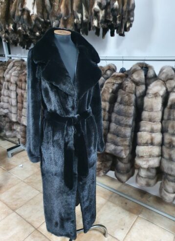 Mink coat (brown, black, sapphire, silver, palomino, pastel). Straight model with English collar and belt